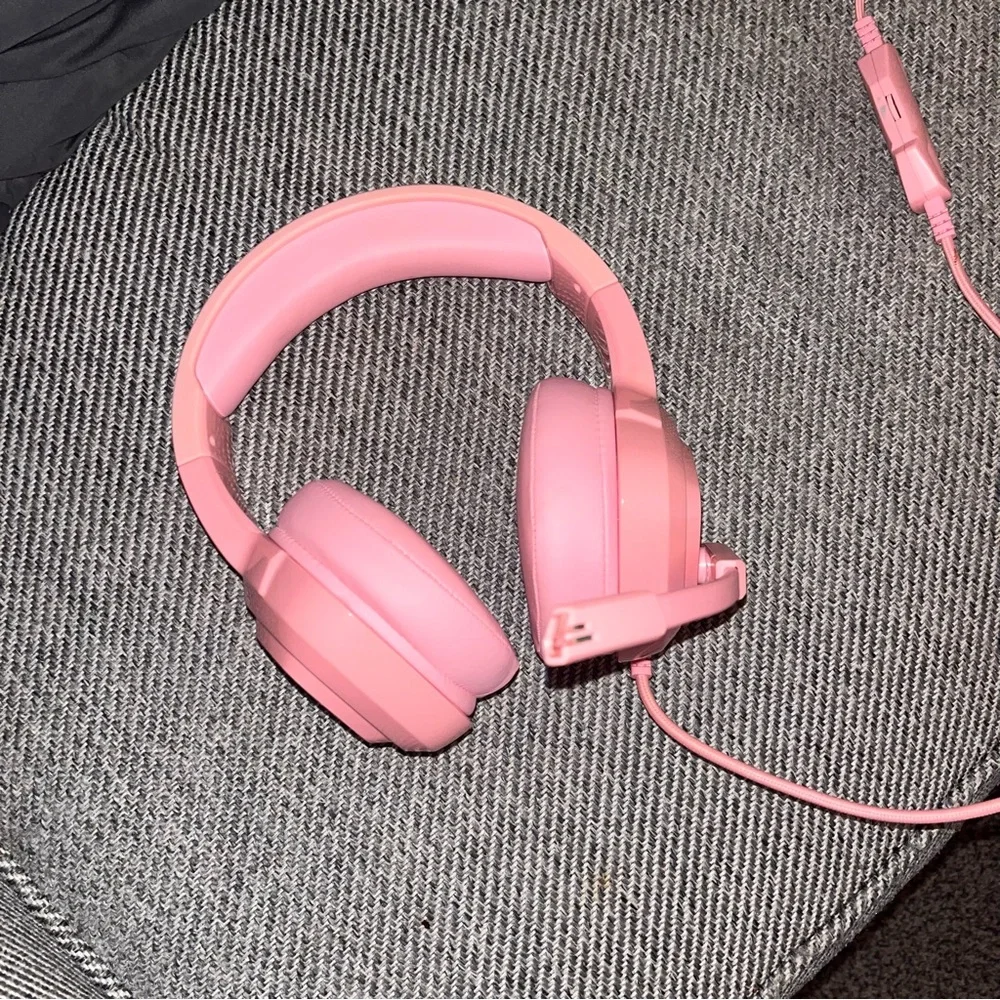 Pink Xbox headset for gaming